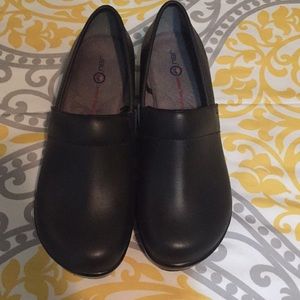 Size 7.5M black nursing clogs